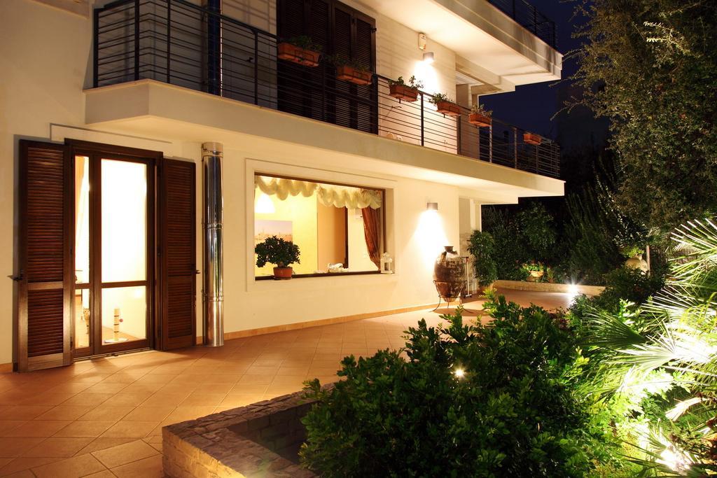 B&B Villa Il Sughero 莫诺波利 外观 照片